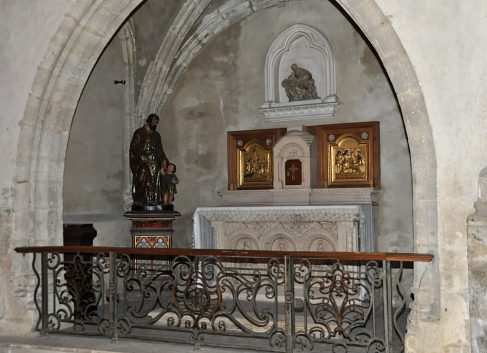 L'une des deux chapelles voûtées du bas-côté  sud (XIIIe siècle).