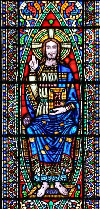 Le Christ, détail d'un vitrail du chœur.