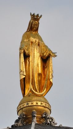 La Vierge du dme en cuivre doré