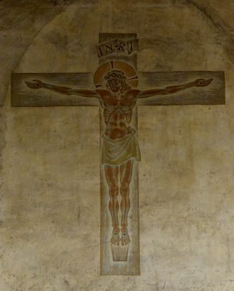 Le Christ en croix peint dans l'abside