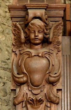 Un angelot baroque dans le buffet de l'orgue