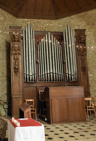 L'orgue de chœur et son ornementation baroque