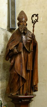 Statue de saint Nicolas dans l'avant-nef