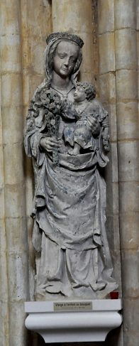 Statue de la Vierge mre au bouquet