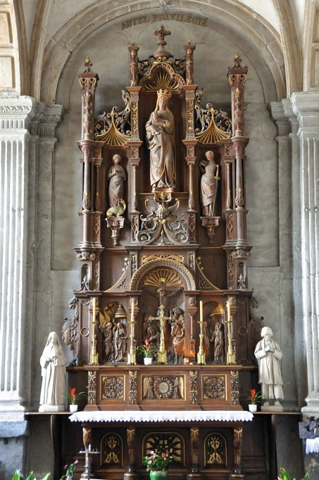 Le retable de la Vierge en bois sculpté doré du  XIXe sicle 