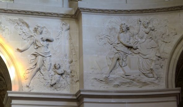 Bas-reliefs des arcades : la Descente de croix (Claude Poirier, 1709) et  la Rsurrection (Nicolas Coustou, 1709)