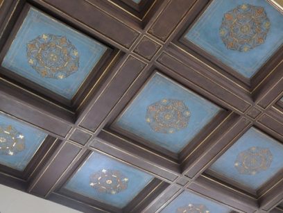 Plafond  caissons bleu azur de la nef