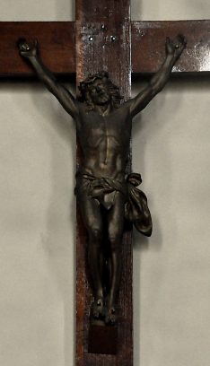 Christ en croix dans la nef, XVIIIe siècle