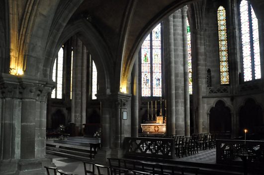 Le chœur et la chapelle absidiale sud vus depuis le bas-côté  sud