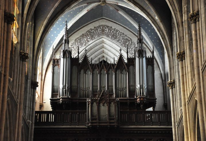 L'orgue de tribune est un Merklin inaugur en 1869 par Anton Bruckner