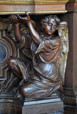 Autel Saint-Joseph : un ange en soutien de l'autel