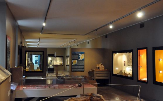 Une salle d'exposition de la période préhistorique