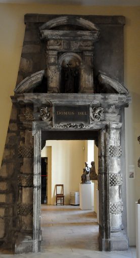 Porte médiévale «Domus Dei»