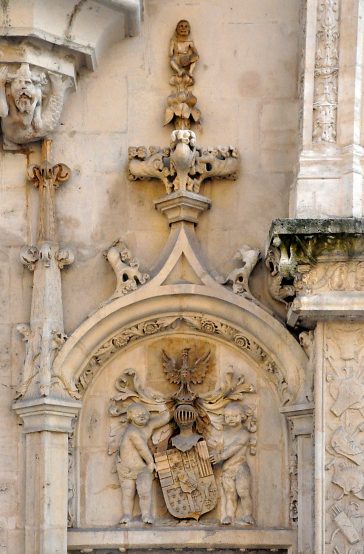 Bas-relief au dessus de la porte Masco, à gauche de la Porterie (XVIe siècle)