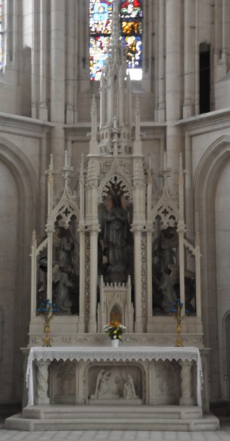 L'autel Notre-Dame dans la chapelle absidiale nord