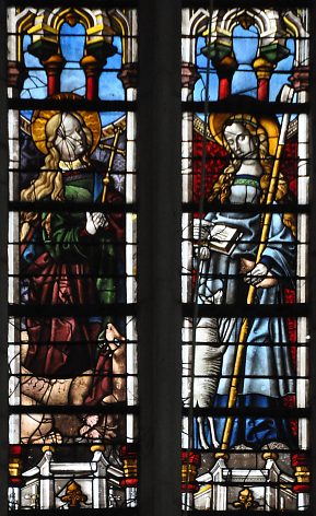 Abside, baie 101 : Sainte Marguerite d'Antioche et sainte Geneviève avec un mouton