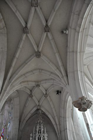 Le voûtement de la chapelle Sainte–Anne avec ses liernes et ses tiercerons