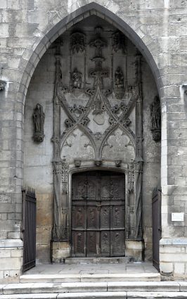 Le grand portail de style Renaissance