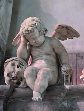 L'ange pleureur dans le mausole du chanoine Guillain Lucas