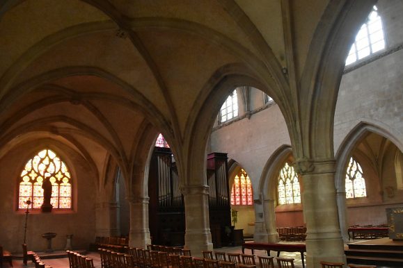 La chapelle absidiale nord Saint-Joseph avec vue sur le chœur