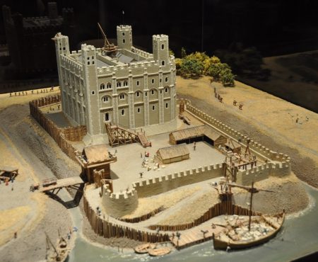 Construction de la Tour de Londres avec de la pierre de Caen