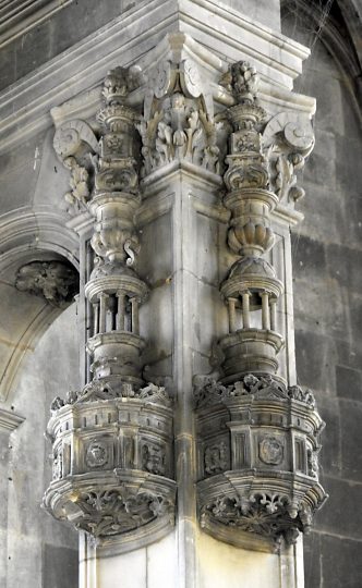 Dais de style Renaissance près de l'abside