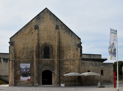 La façade romane de la salle de l'Échiquier
