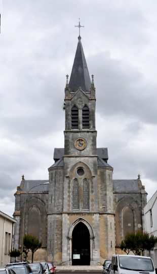 La faade néogothique de Notre-Dame (1860)