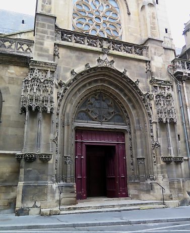 Le portail gothique du côté sud
