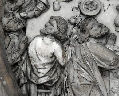 Bas-relief de la Cène dans la clé de voûte devant  le portail sud, détail : Judas