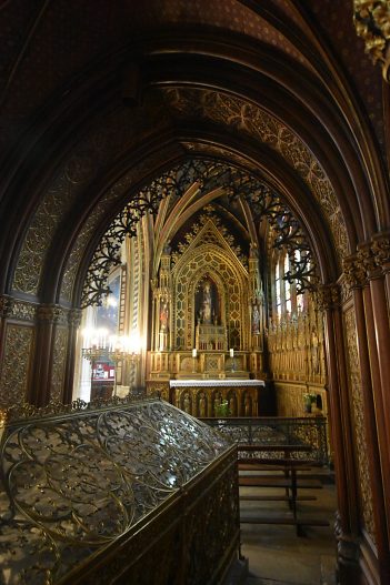 Chapelle Sainte-Geneviève, la châsse et l'autel