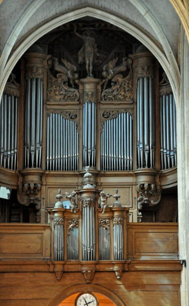 L'orgue de tribune du XIXe siècle et son buffet du XVIIe