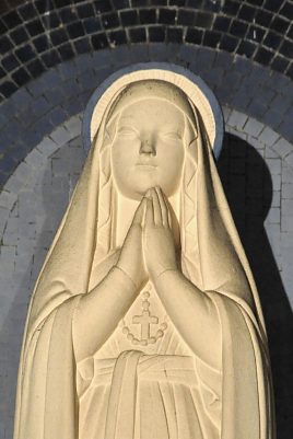 Statue de la Vierge par Henri Rousseau, partiel