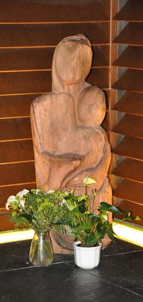 La Vierge à l'Enfant (sculpture contemporaine)