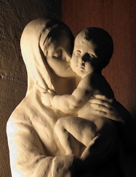 Belle et rare statue de la Vierge embrassant l'Enfant