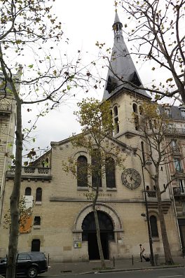 La façade et le clocher, avenue Ledru-Rollin (Paris 12e arr.)
