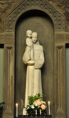 Saint Antoine de Padoue portant l'Enfant