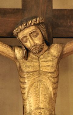 Le Christ en croix dans le Calvaire en bois