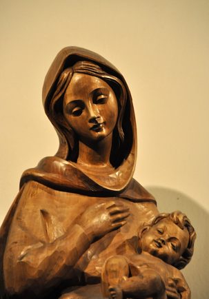 Statue en bois de la Vierge à l'Enfant