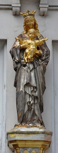 Vierge  l'Enfant sur le portail droit