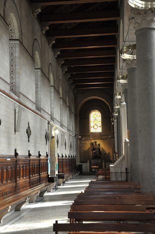 Le bas–côté droit vu depuis le transept