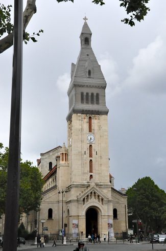 L'église Saint–Pierre–de–Montrouge et son imposant clocher