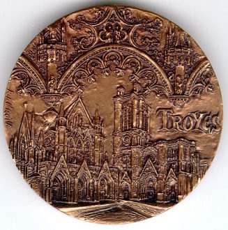 La cathédrale de Troyes et et l'église Saint–Urbain