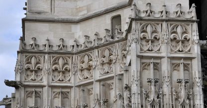 Sculptures gothiques de la tour Nord (hauts de baldaquin et fleurs  de lys), XVIe siècle