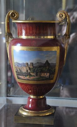 Vase de Sèvres de forme étrusque