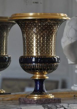 Vase de Sèvres de forme Médicis