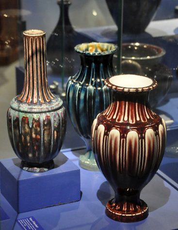 Trois vases de Sèvres de type Godron.