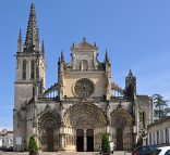 La façade occidentale de la cathédrale de Bazas