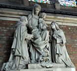 Groupe sculpté «Notre-Dame du Rosaire» dans l'absidiole nord