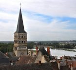 L'église de la Charité-sur-Loire et son clocher occidental du XIIe siècle